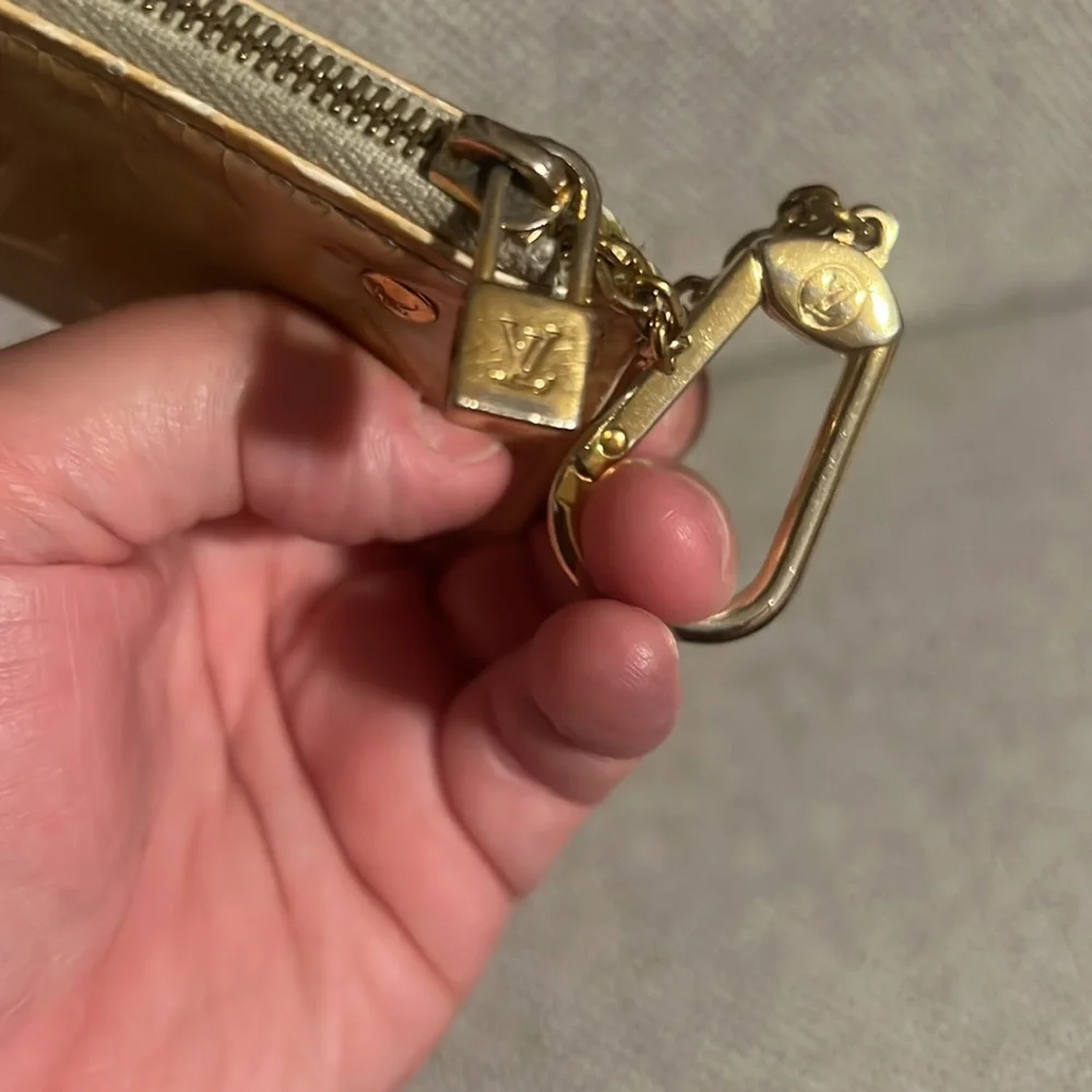 Louis Vuitton Key Cles Vernis Authentic CA0045